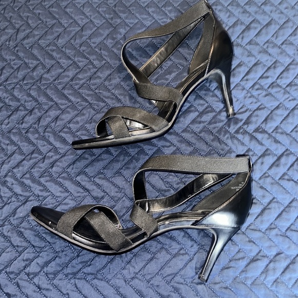 Bandolino black strappy open heels size 9! - Picture 5 of 7
